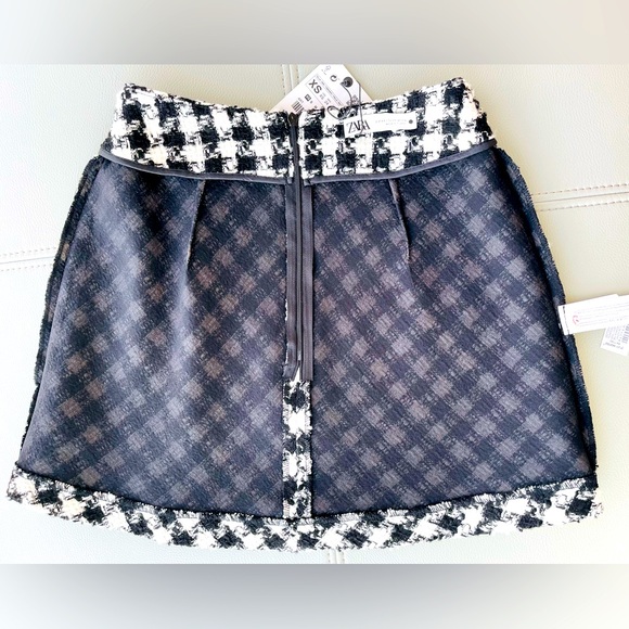 ZARA 
Black + White Plaid Check High-Waist 
Schoolgirl
Mini Skirt 
NWT - Picture 5 of 7